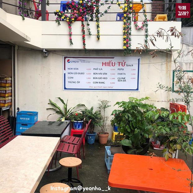 Có một quán ăn đậm chất vỉa hè Việt Nam giữa lòng Seoul: Copy từ bàn nhựa xanh ghế đỏ, đồng phục quán độc đáo có 1 không 2  - Ảnh 6.
