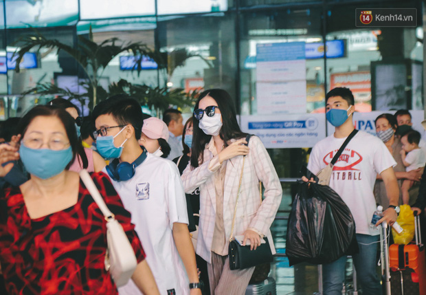 Tất cả khách từ Đà Nẵng đến sân bay Tân Sơn Nhất phải thực hiện cách ly tập trung đủ 14 ngày - Ảnh 2.