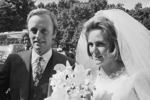 Camilla Parker Bowles: Từ cô tiểu thư sinh ra đã ngậm thìa bạc, bà cố là nhân tình khét tiếng của Vua cho đến người thứ 3 bị ghét nhất nước Anh - Ảnh 3. Camilla Parker Bowles: Từ cô tiểu thư sinh ra đã ngậm thìa bạc, bà cố là nhân tình khét tiếng của Vua cho đến người thứ 3 bị ghét nhất nước Anh - Ảnh 3.