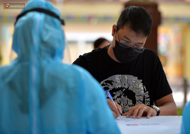Ảnh: Hà Nội bắt đầu xét nghiệm PCR đối với người trở về từ Đà Nẵng - Ảnh 5.