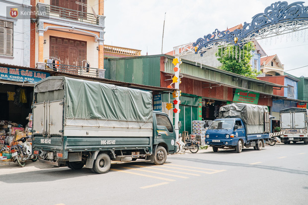 Khẩu trang y tế, kính chắn giọt bắn xuất hiện ở Thủ phủ vàng mã lớn nhất cả nước tháng cô hồn - Ảnh 15.