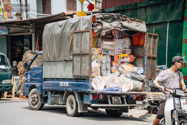 Khẩu trang y tế, kính chắn giọt bắn xuất hiện ở Thủ phủ vàng mã lớn nhất cả nước tháng cô hồn - Ảnh 16.