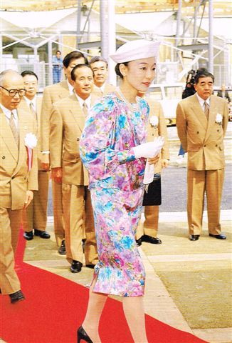  Nàng dâu được trọng vọng nhất hoàng gia Nhật: Để hoàng tử chờ 7 năm mới gật đầu đồng ý kết hôn, chinh phục nhà chồng nhờ tài đức vẹn toàn - Ảnh 6.
