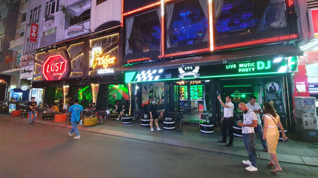 Quán bar, vũ trường ở TPHCM vắng khách sau mở cửa trở lại - Ảnh 7.