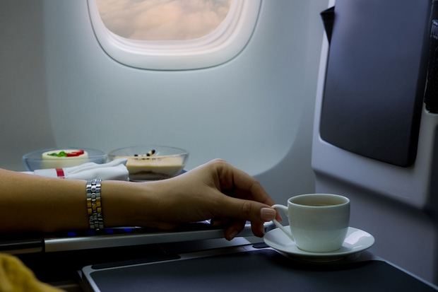  Trà và cà phê trên máy bay không “sạch” như chúng ta tưởng: Sự thật là gì?  - Ảnh 4.