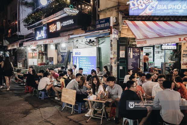 Tạ Hiện trở lại ngày Hà Nội trở lạnh: Người đông nghịt không có chỗ nhích chân! - Ảnh 15.