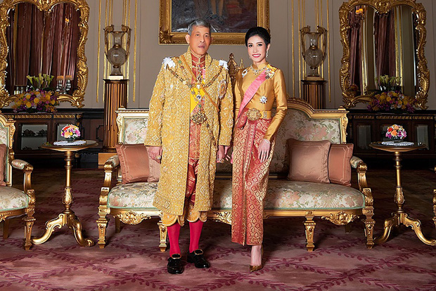 Vừa đưa đến Đức, Vua Thái Lan đã tuyên bố phục vị cho Hoàng quý phi sau gần 1 năm phế truất vì tội bất trung - Ảnh 1.