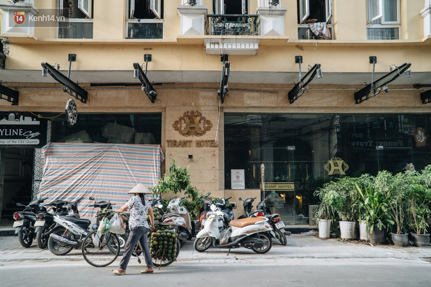 Hàng loạt khách sạn phố cổ Hà Nội đóng cửa nhiều tháng trời, có nơi rao bán 69 tỷ đồng - Ảnh 12.