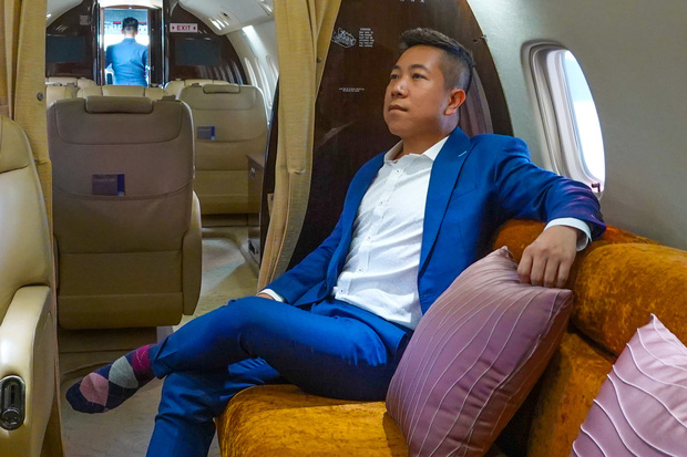 YouTuber bị gắn mác “giàu ngầm” của Việt Nam: Từng đến 30 quốc gia, mỗi năm đổ hết tiền bạc đi hơn trăm chuyến bay xa xỉ để review - Ảnh 1.