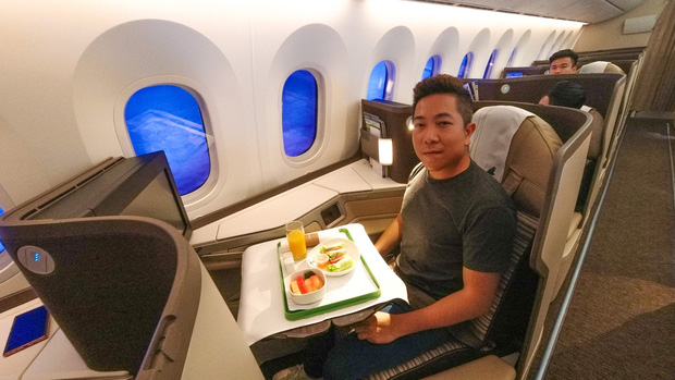 YouTuber bị gắn mác “giàu ngầm” của Việt Nam: Từng đến 30 quốc gia, mỗi năm đổ hết tiền bạc đi hơn trăm chuyến bay xa xỉ để review - Ảnh 12.