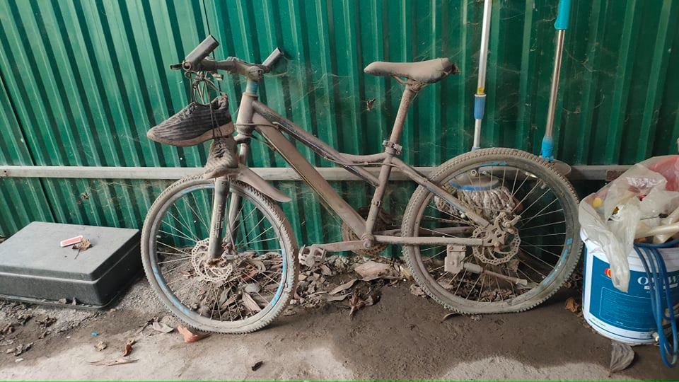 Xe đạp cũ là một tác phẩm nghệ thuật đầy tình cảm và lịch sử, hiện hữu trong hành trình đầy thử thách của các nhà du khách. Hãy cùng chia sẻ những chuyện thú vị về xe đạp cũ qua các hình ảnh đầy sức sống.
