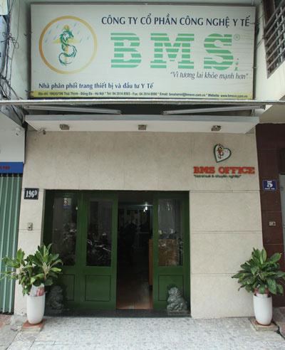  Vụ nâng giá thiết bị ở Bệnh viện Bạch Mai: Công ty BMS trúng thầu ở nhiều bệnh viện  - Ảnh 1.