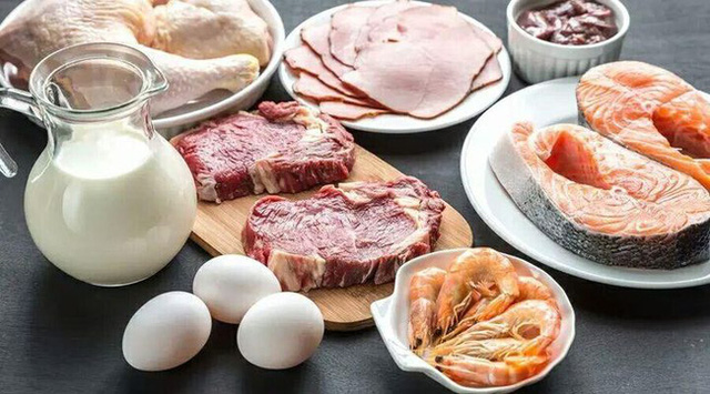  Ăn quá nhiều protein sẽ làm tổn thương thận, tăng nguy cơ ung thư, 5 dấu hiệu cảnh báo bạn ăn quá nhiều protein  - Ảnh 1.