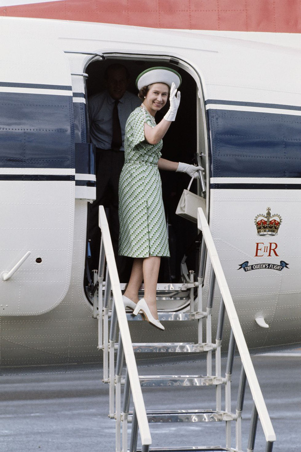  Những khoảnh khắc khí chất ngất trời của Nữ hoàng Anh, chứng minh đẳng cấp của một trong những nữ tướng quyền lực nhất thế giới - Ảnh 9.