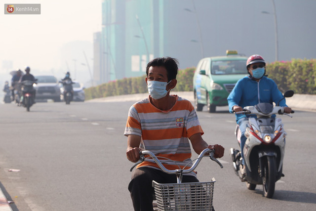  Chùm ảnh: Bụi mờ mù mịt bủa vây Sài Gòn, báo động ô nhiễm không khí trong những ngày cuối năm  - Ảnh 12.