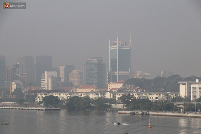  Chùm ảnh: Bụi mờ mù mịt bủa vây Sài Gòn, báo động ô nhiễm không khí trong những ngày cuối năm  - Ảnh 14.
