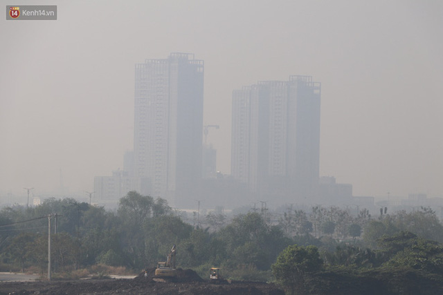  Chùm ảnh: Bụi mờ mù mịt bủa vây Sài Gòn, báo động ô nhiễm không khí trong những ngày cuối năm  - Ảnh 15.