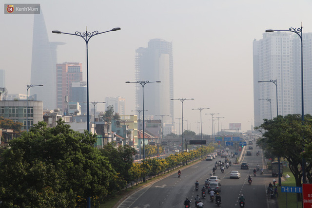  Chùm ảnh: Bụi mờ mù mịt bủa vây Sài Gòn, báo động ô nhiễm không khí trong những ngày cuối năm  - Ảnh 19.