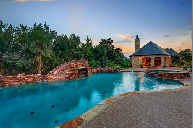 Selena Gomez's 2.7 million dollar villa: Outside looks like a 5-star resort, inside is as magnificent as a palace - Photo 2.