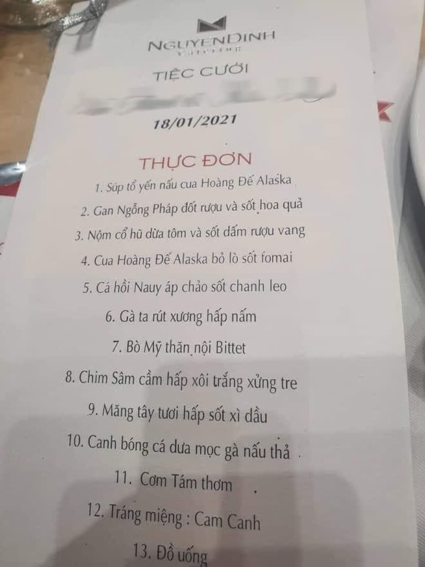 Xôn xao đám cưới “khủng” tại lâu đài dát vàng ở Ninh Bình: Thực đơn gồm súp tổ yến, gan ngỗng Pháp, cua Hoàng đế Alaska; mời cả ca sĩ Cẩm Ly và Quốc Đại trình diễn - Ảnh 3.