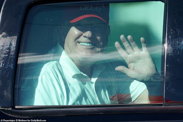 Những hình ảnh đầu tiên của ông Trump sau khi chính thức mãn nhiệm và rời khỏi Nhà Trắng, dòng chữ trên mũ ông đội thu hút sự chú ý - Ảnh 5.