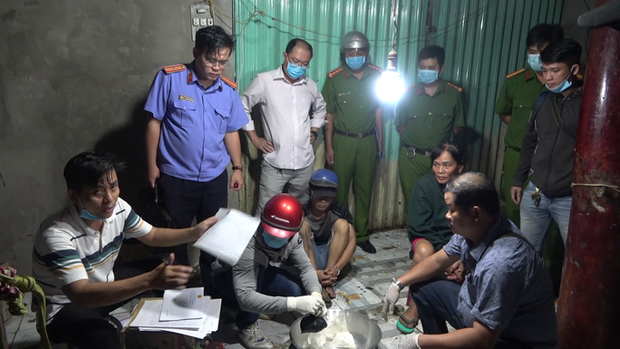 CLIP: Phá ổ ma túy khủng ở Tiền Giang do 1 phụ nữ 61 tuổi cầm đầu - Ảnh 10.