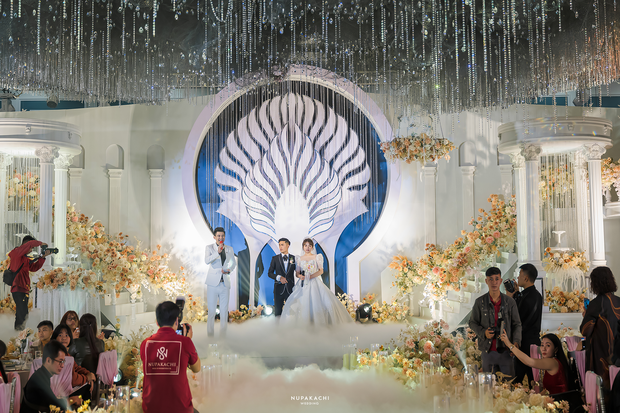 Đám cưới “cổ tích” tại Bắc Ninh: Bố tự tay thiết kế hôn lễ cho con gái, chi phí hơn 30 tỷ, gần 300 xế hộp xếp chật kín đường - Ảnh 12.