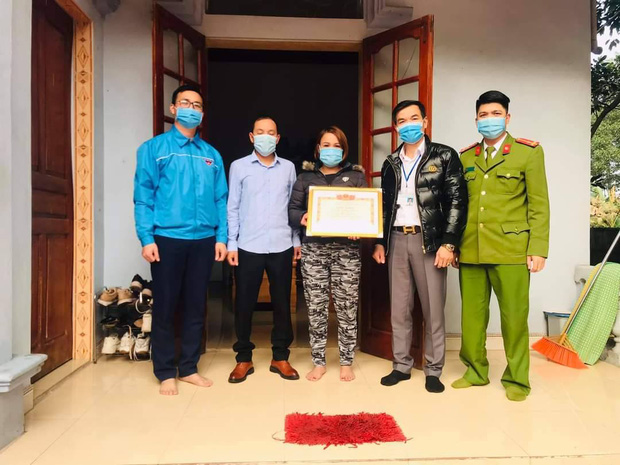 Khen thưởng 2 gia đình hoãn đám cưới để phòng chống dịch Covid-19 ở Quảng Ninh - Ảnh 2.