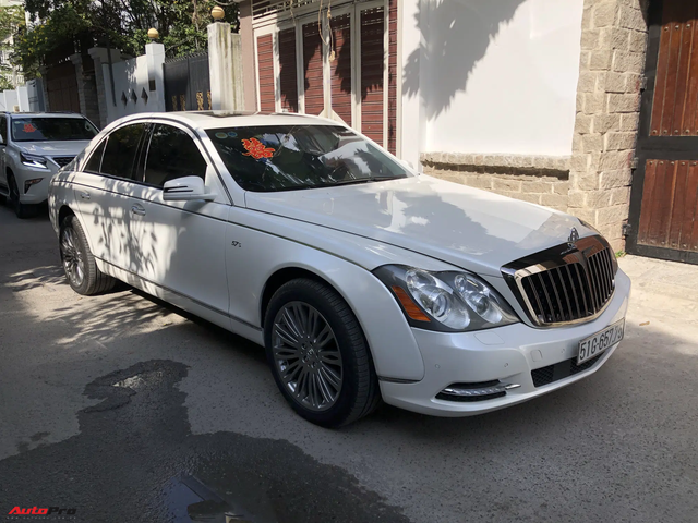 Dàn xe hơn 100 tỷ phục vụ đám cưới thiếu gia Phan Thành: Đủ loại Rolls-Royce, Maybach, Lexus đậu kín ngõ nhà cô dâu - Ảnh 6. Dàn xe hơn 100 tỷ phục vụ đám cưới thiếu gia Phan Thành: Đủ loại Rolls-Royce, Maybach, Lexus đậu kín ngõ nhà cô dâu - Ảnh 6.