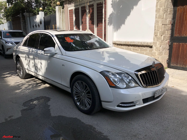 Dàn xe hơn 100 tỷ phục vụ đám cưới thiếu gia Phan Thành: Đủ loại Rolls-Royce, Maybach, Lexus đậu kín ngõ nhà cô dâu - Ảnh 6.