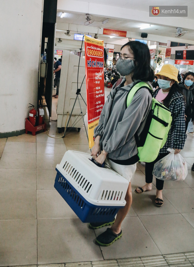 Sinh viên ùn ùn rời Sài Gòn về quê ăn Tết sớm, bến xe đông nghẹt khách - Ảnh 11.