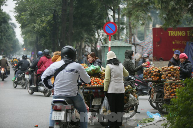  Hà Nội tái diễn chợ cóc tự phát khi Tết Nguyên đán cận kề  - Ảnh 8.