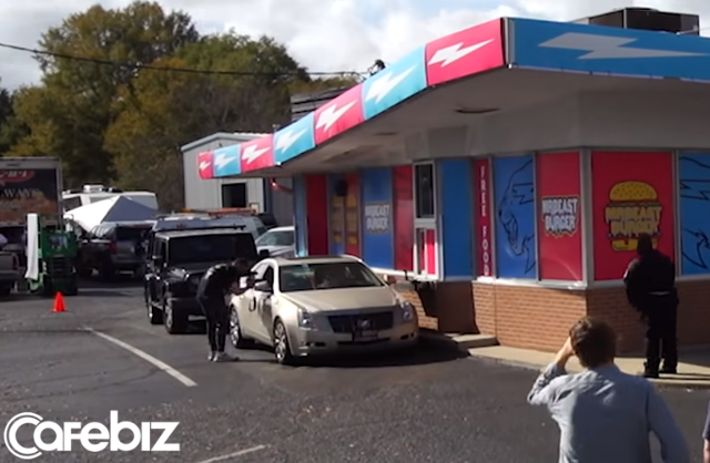 YouTuber ‘chơi lớn’ mở 300 nhà hàng hamburger chỉ trong 1 ngày, tiết lộ mô hình kinh doanh sẽ sớm ‘thống trị’ thế giới - Ảnh 3.