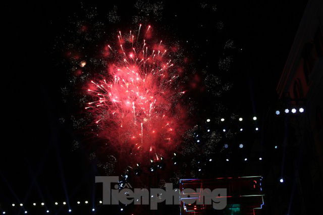  Rực rỡ pháo hoa chào mừng thành phố Phú Quốc  - Ảnh 9.