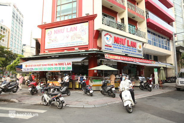  Hốt hụi chót: Người Sài Gòn hùng hục đi săn... bánh Trung thu vào sáng nay, mặc kệ Rằm tháng 8 đã qua tận 10 ngày! - Ảnh 2.