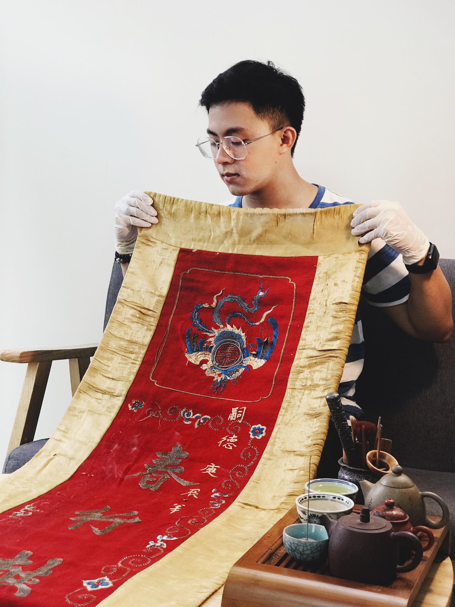 Nghi vấn Bitis sử dụng gấm của Taobao trong sản phẩm tôn vinh tự hào Việt Nam? - Ảnh 1. Nghi vấn Bitis sử dụng gấm của Taobao trong sản phẩm tôn vinh tự hào Việt Nam? - Ảnh 1.