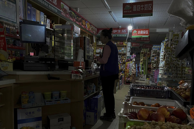  Mất điện, mất nước, giao thông hỗn loạn: Người dân Trung Quốc lao đao trước tình trạng thiếu điện trầm trọng  - Ảnh 1.
