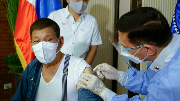 Tổng thống Philippines đề xuất đột nhập vào nhà dân, tiêm lén vaccine COVID-19 khi đang ngủ - Ảnh 1.