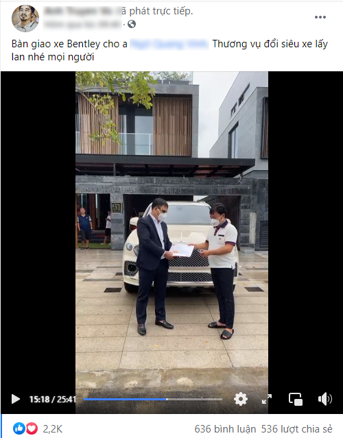Lễ bàn giao Bentley Bentayga độc nhất Việt Nam: Đổi xe siêu sang lấy đúng 2 cây lan, giá trị hàng chục tỷ đồng - Ảnh 1.