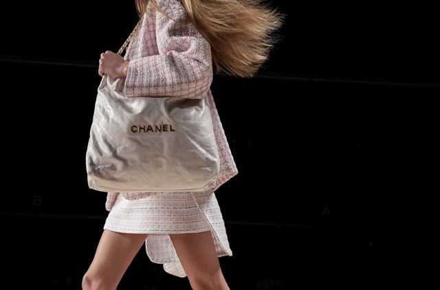 Lý do Chanel chỉ bán cho mỗi người Hàn Quốc một chiếc túi bất chấp cơn khát hàng xa xỉ ngày càng tăng cao - Ảnh 3.