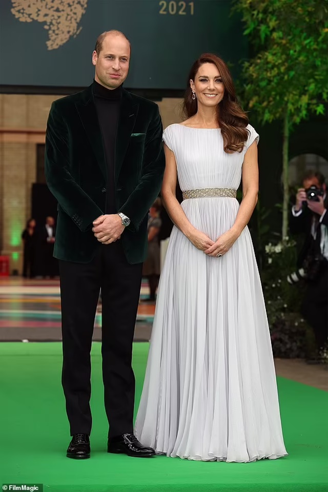 ‘Đệ nhất tiết kiệm của Hoàng gia Anh – Công nương Kate diện váy cũ 10 năm vẫn đẹp - Ảnh 2.