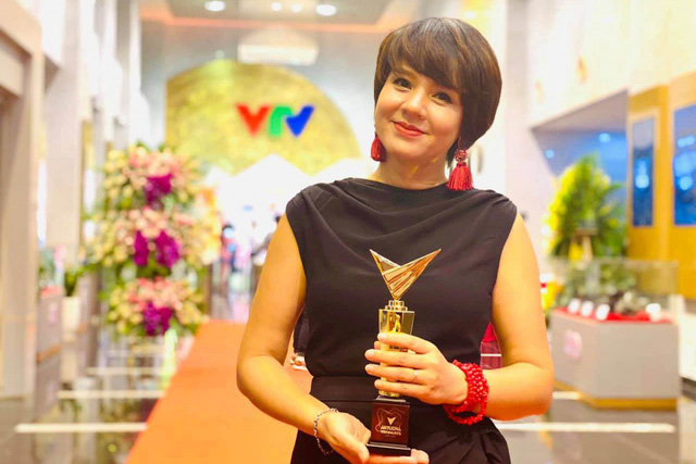 Chuyện ít biết về các sếp quốc dân ở VTV: Đều xuất thân từ MC đình đám, người xin “nghỉ hưu non” khi ở đỉnh cao sự nghiệp, người từng bị khán giả viết thư đòi đuổi khỏi VTV - Ảnh 4. Chuyện ít biết về các sếp quốc dân ở VTV: Đều xuất thân từ MC đình đám, người xin “nghỉ hưu non” khi ở đỉnh cao sự nghiệp, người từng bị khán giả viết thư đòi đuổi khỏi VTV - Ảnh 4.