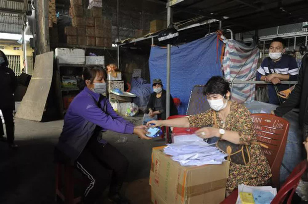  Chợ Long Biên chính thức hoạt động trở lại từ 0h ngày 21/10 - Ảnh 4.