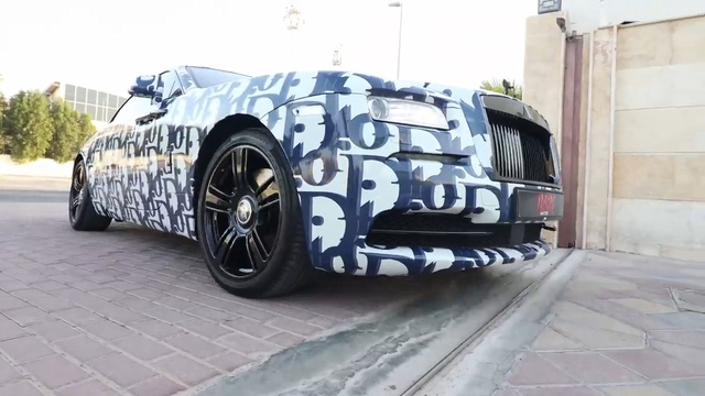 Bộ sưu tập xe khủng của rich kid giàu nhất Dubai: Đã toàn Rolls-Royce lại còn dán decal đắt khét của Supreme, LV - Ảnh 4.