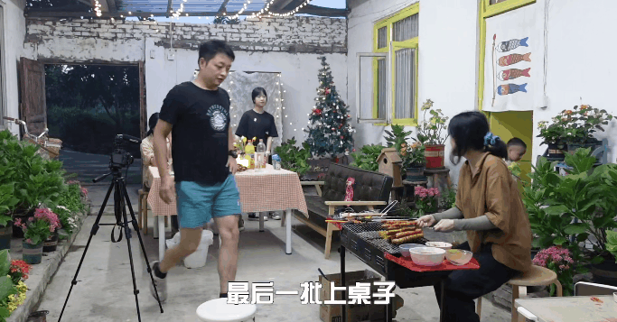 Hai người bạn thân nghỉ hưu ở tuổi 29: Không yêu đương, không xã giao, mua một căn nhà cùng sống vô lo vô nghĩ - Ảnh 26. Hai người bạn thân nghỉ hưu ở tuổi 29: Không yêu đương, không xã giao, mua một căn nhà cùng sống vô lo vô nghĩ - Ảnh 26.