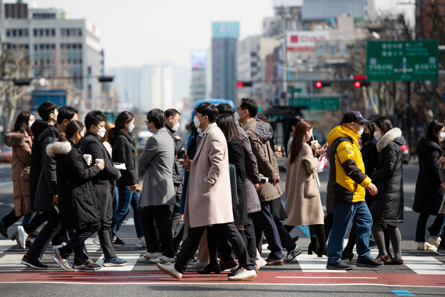  Phong trào nghỉ hưu tuổi 30 của giới trẻ Hàn Quốc: Quá chán nản với nguy cơ bị đuổi việc bất cứ lúc nào, số đông tìm đường để tự do tài chính, hy vọng có thể theo đuổi đam mê  - Ảnh 1.