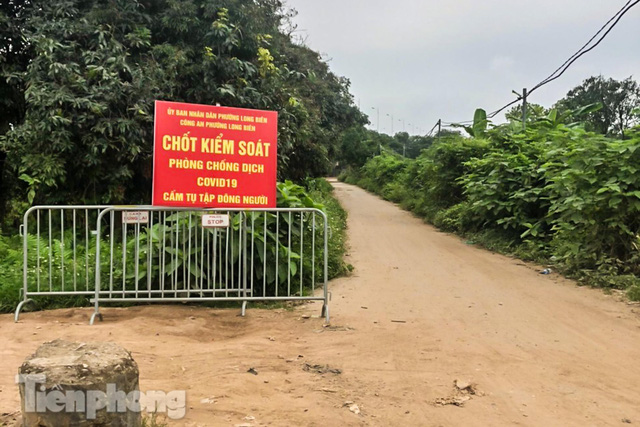  Lập các chốt kiểm soát ra bãi bồi chân cầu Vĩnh Tuy sau vụ cả nghìn người rủ nhau cắm trại  - Ảnh 2.