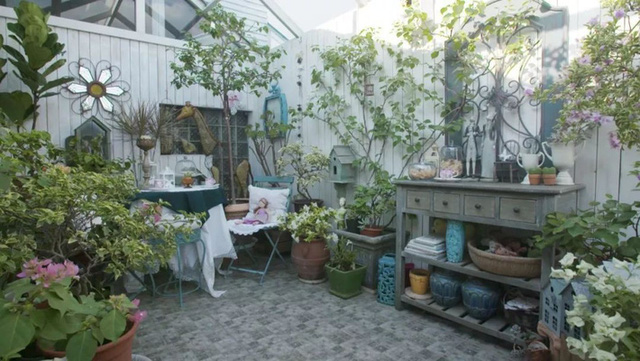  Sau nhiều năm làm việc chăm chỉ, người phụ nữ 50 tuổi mua căn nhà vườn xinh xắn sống cuộc đời an yên  - Ảnh 14.