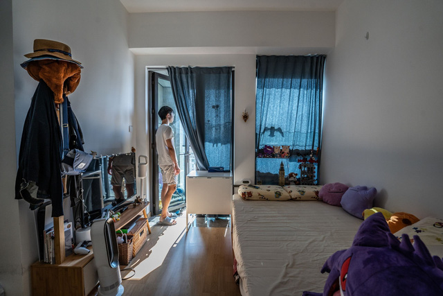  Hồng Kông và những căn hộ nhỏ hơn cả chỗ đậu xe: Hơn 3.000 đô không mua nổi 1m², bác sĩ cũng chỉ đủ tiền ở ngôi nhà kê được 1 chiếc giường  - Ảnh 1.
