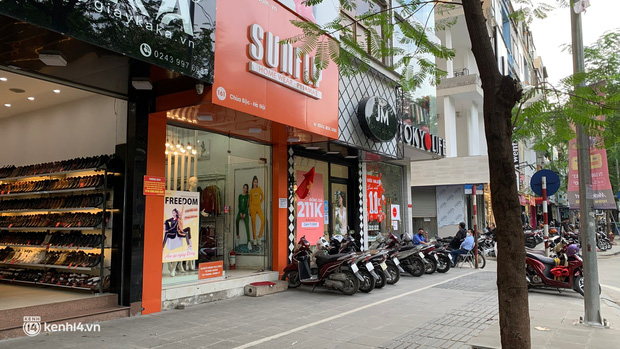  Khóc thét với cảnh săn sale 11/11 năm nay: Cần lắm những khách iu mà chờ mãi không thấy ai, Muji cũng lưa thưa là đủ hiểu - Ảnh 1.